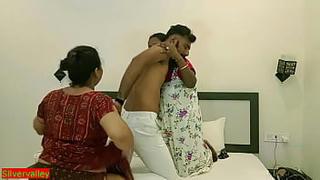 भारतीय गर्म त्रिगुट सेक्स 18yrs लड़का कमबख्त गर्म सौतेली बहन और उसकी भाभी